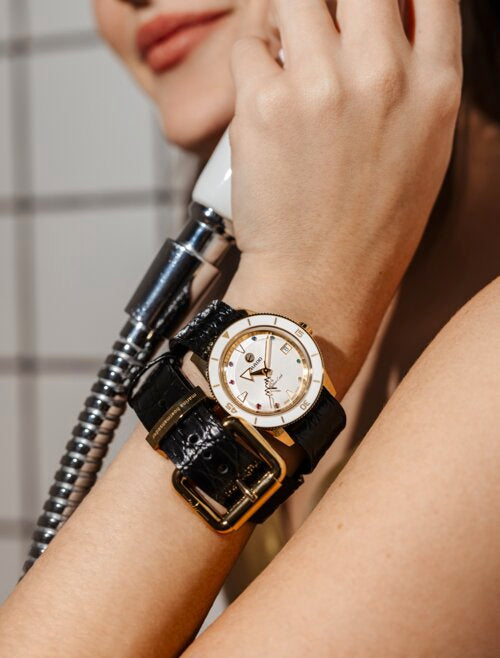 Captain Cook x Marina Hoermanseder Heartbeat - R32117708