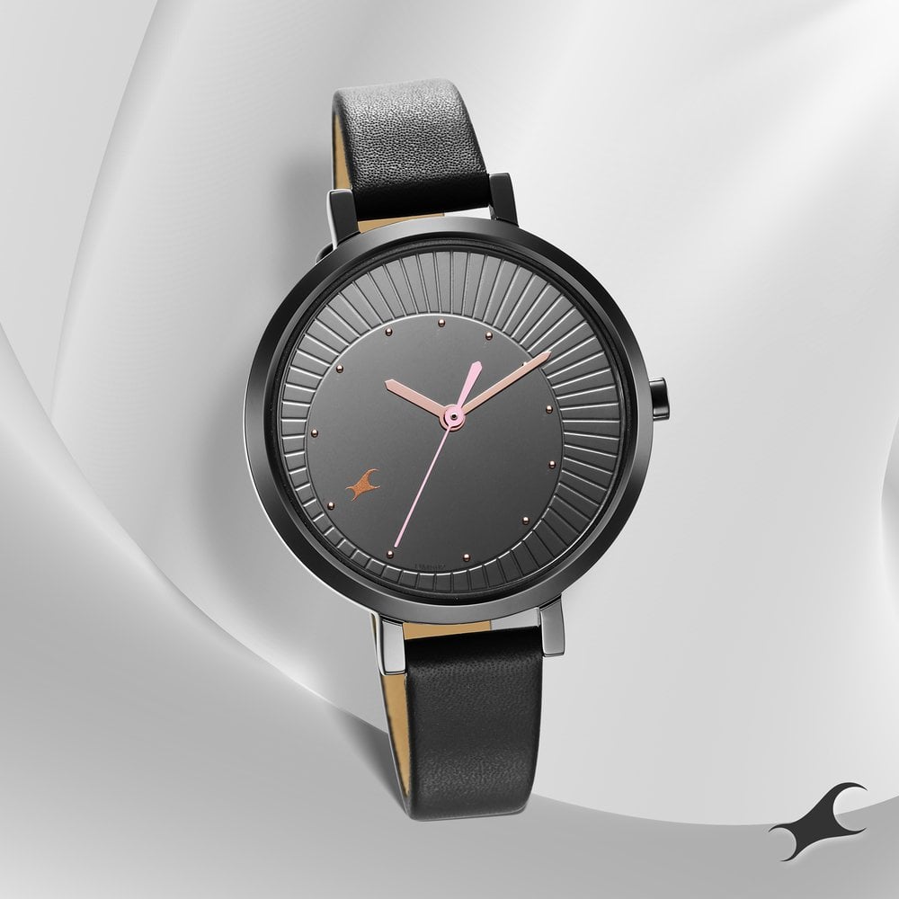 Fastrack Style Up Black Dial Leather Strap Watch for Girls NS6230NL02