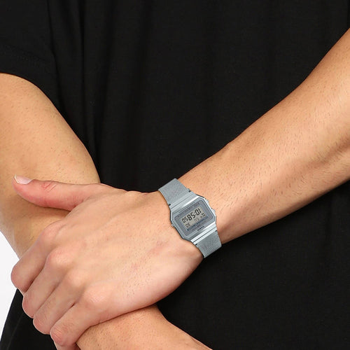 Vintage Unisex Quartz Silver Dial Digital Stainless Steel Watch D170
