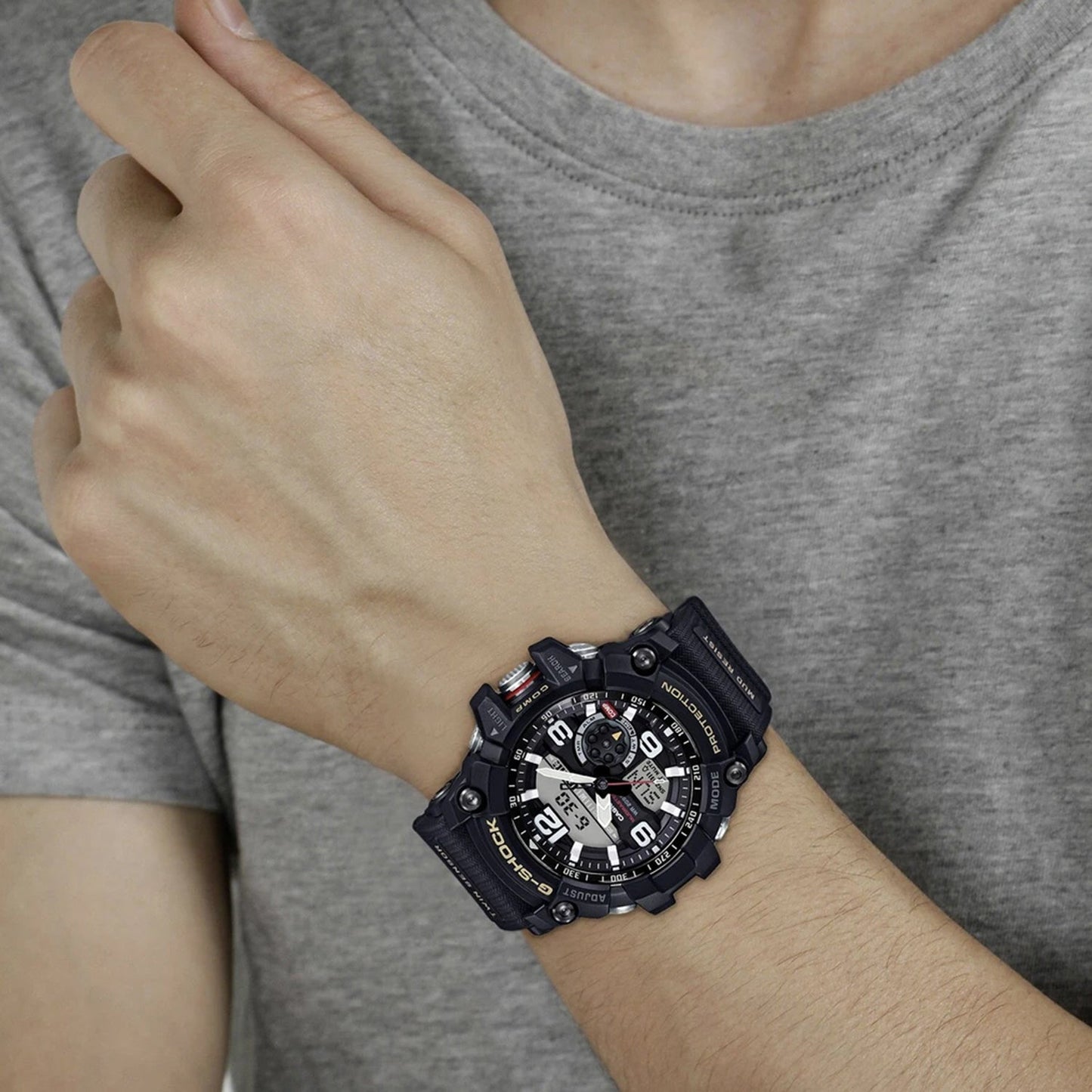 G-Shock Men Quartz Black Dial Analog-Digital Resin Watch G660